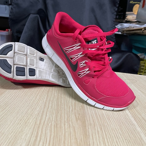 Woman’s nike - Picture 2 of 3